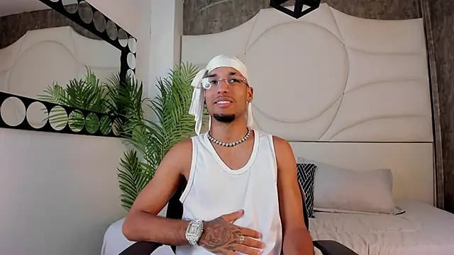 Snapshot of Thiagoferreti chatting on October 15, 2025, 3:38 am Thiagoferreti online show from October 15, 2025, 3:38 am