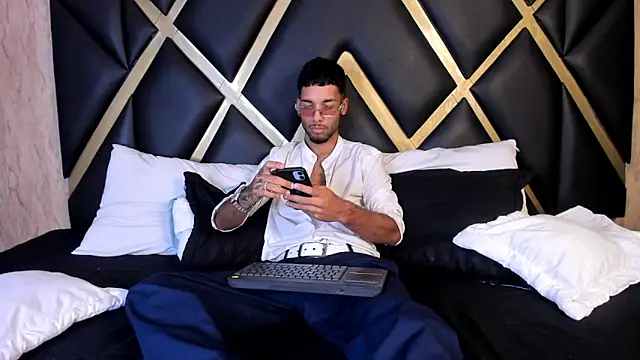 Thiagoferreti online show from February 26, 2026, 3:39 am