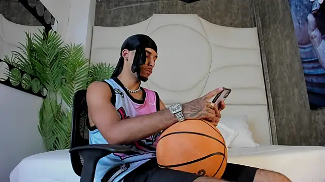 Snapshot of Thiagoferreti chatting on October 29, 2025, 7:24 pm Thiagoferreti online show from October 29, 2025, 7:24 pm