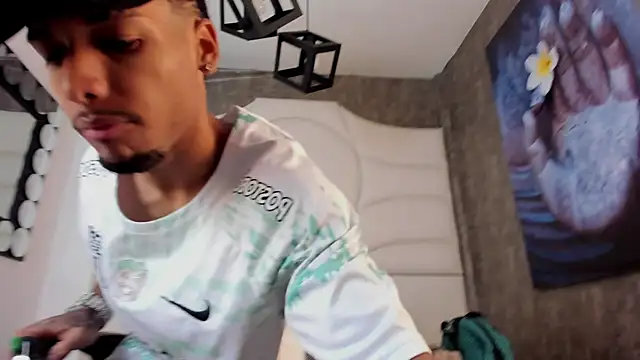 Snapshot of Thiagoferreti chatting on October 4, 2025, 3:52 am Thiagoferreti online show from October 4, 2025, 3:52 am