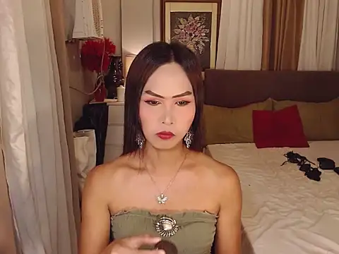 Nathalieheartt online show from April 5, 2026, 3:24 am