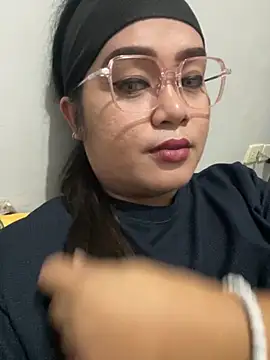 Snapshot of YourSweet-mich chatting on September 22, 2025, 2:23 pm YourSweet-mich online show from September 22, 2025, 2:23 pm