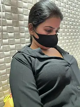 Hot Jaanvi  online show from April 13, 2026, 5:50 pm