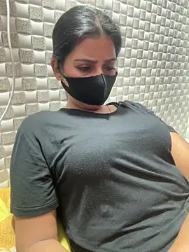 Hot Jaanvi  online show from April 5, 2026, 4:57 pm