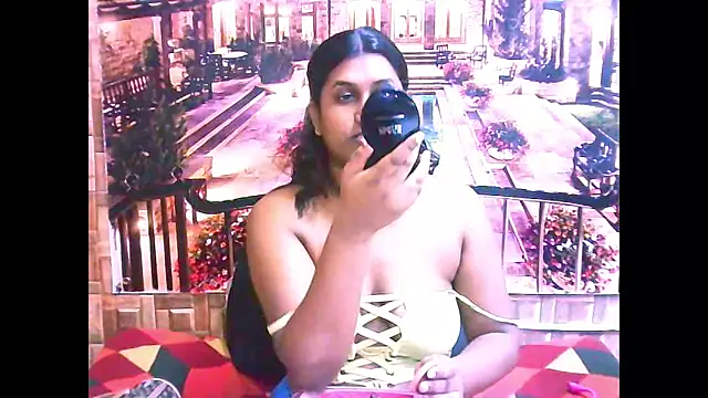 IndianChocolatepie4u online show from October 9, 2025, 5:41 am