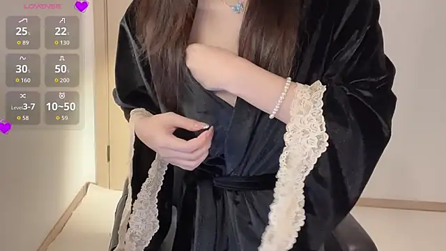 Seraphina-se online show from December 4, 2025, 4:28 pm