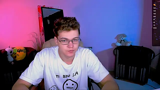 Snapshot of lucas_long_ chatting on October 16, 2025, 5:16 am lucas long  online show from October 16, 2025, 5:16 am