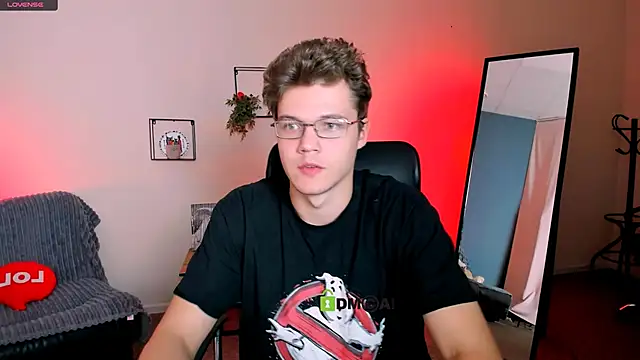 Snapshot of lucas_long_ chatting on September 28, 2025, 6:48 pm lucas long  online show from September 28, 2025, 6:48 pm