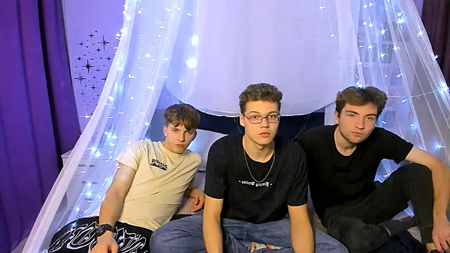 Snapshot of lucas_long_ chatting on October 18, 2025, 7:05 pm lucas long  online show from October 18, 2025, 7:05 pm