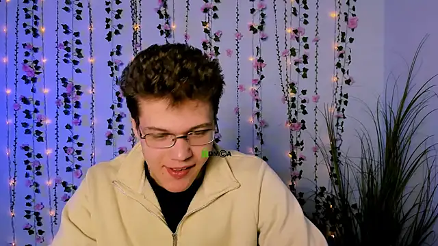 Snapshot of lucas_long_ chatting on September 17, 2025, 5:20 am lucas long  online show from September 17, 2025, 5:20 am