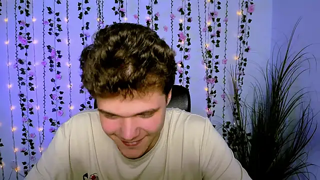 Snapshot of lucas_long_ chatting on September 21, 2025, 6:46 pm lucas long  online show from September 21, 2025, 6:46 pm