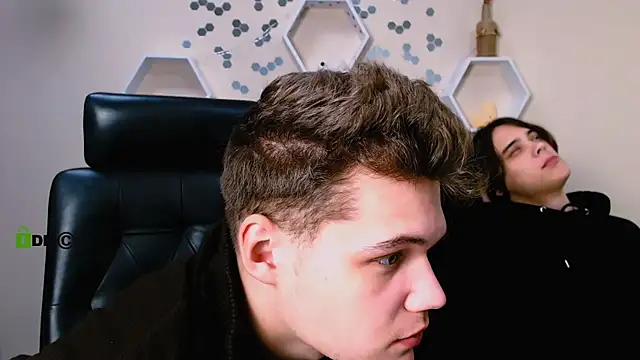 Snapshot of lucas_long_ chatting on October 12, 2025, 8:37 am lucas long  online show from October 12, 2025, 8:37 am