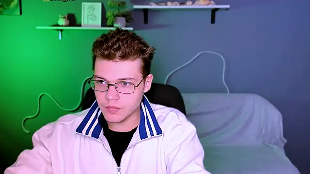 Snapshot of lucas_long_ chatting on October 21, 2025, 8:47 am lucas long  online show from October 21, 2025, 8:47 am