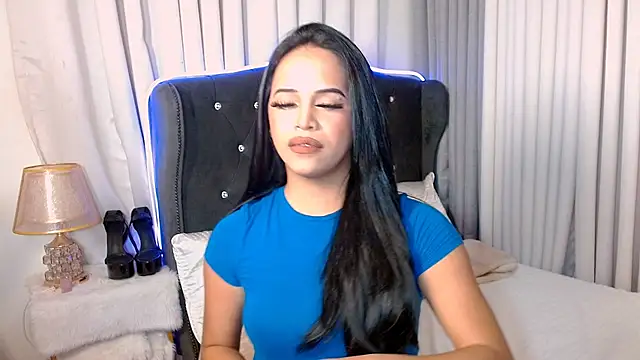 Lorainnelustts online show from October 12, 2025, 5:14 pm