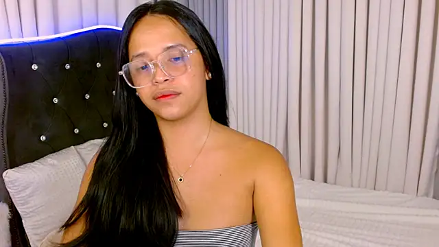 Lorainnelustts online show from October 7, 2025, 3:57 pm