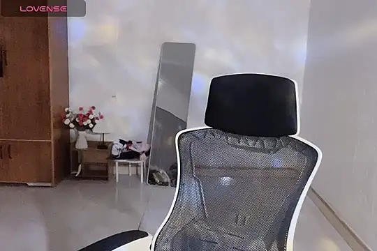    Daisy    online show from December 17, 2025, 2:22 pm