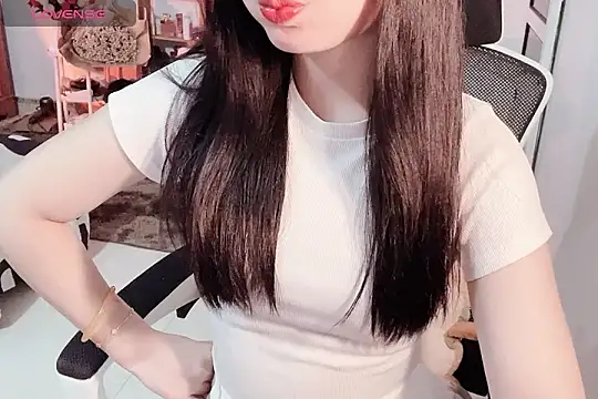    Daisy    online show from October 10, 2025, 2:07 pm