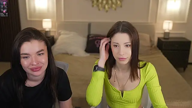 Snapshot of Selena_Glow chatting on November 11, 2025, 7:41 pm Selena Glow online show from November 11, 2025, 7:41 pm