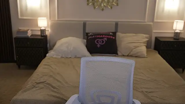 Snapshot of Selena_Glow chatting on December 2, 2025, 11:28 pm Selena Glow online show from December 2, 2025, 11:28 pm