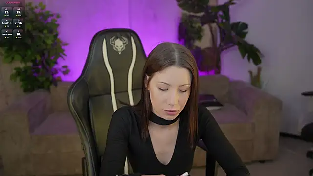 Snapshot of Selena_Glow chatting on October 15, 2025, 6:27 pm Selena Glow online show from October 15, 2025, 6:27 pm