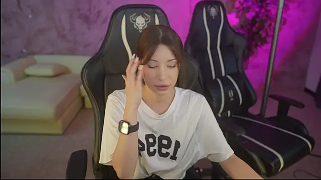 Snapshot of Selena_Glow chatting on November 25, 2025, 11:59 pm Selena Glow online show from November 25, 2025, 11:59 pm