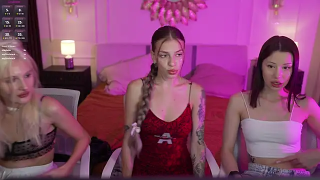 Snapshot of Selena_Glow chatting on September 18, 2025, 10:57 pm Selena Glow online show from September 18, 2025, 10:57 pm