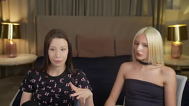 Snapshot of Selena_Glow chatting on September 16, 2025, 6:31 pm Selena Glow online show from September 16, 2025, 6:31 pm