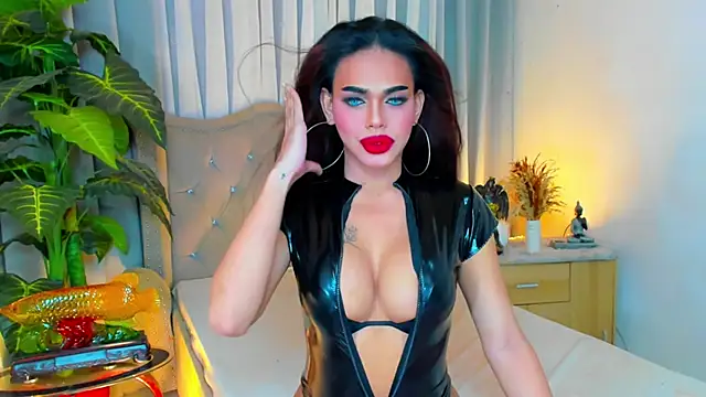 MochaliciousTransOnTop online show from October 5, 2025, 6:53 pm