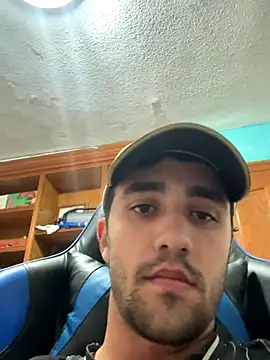 aavrdvh33 online show from November 17, 2025, 4:44 pm