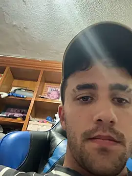 aavrdvh33 online show from September 26, 2025, 7:32 pm