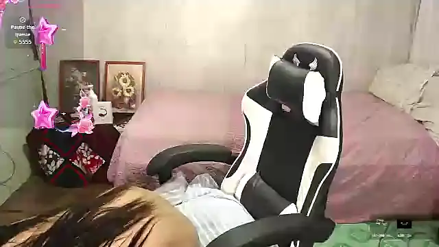 TssluttyNikka online show from November 15, 2025, 12:31 pm