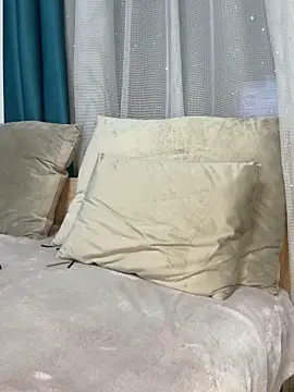 Velvetnoir21 online show from October 2, 2025, 11:35 am