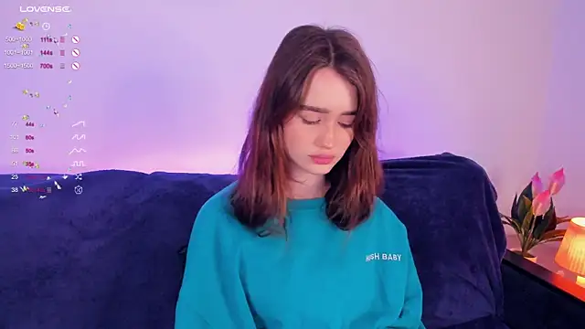 Snapshot of lovelyalivia chatting on October 5, 2025, 9:33 am lovelyalivia online show from October 5, 2025, 9:33 am