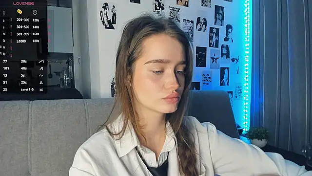 Snapshot of lovelyalivia chatting on November 12, 2025, 9:35 am lovelyalivia online show from November 12, 2025, 9:35 am