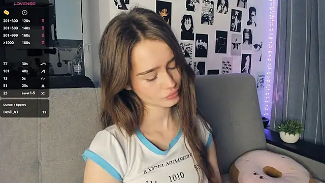 Snapshot of lovelyalivia chatting on November 11, 2025, 9:48 am lovelyalivia online show from November 11, 2025, 9:48 am