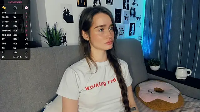 Snapshot of lovelyalivia chatting on October 22, 2025, 9:31 am lovelyalivia online show from October 22, 2025, 9:31 am