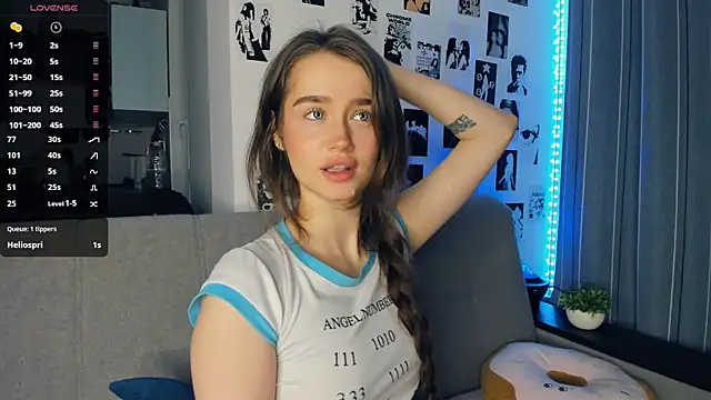 Snapshot of lovelyalivia chatting on November 9, 2025, 9:24 am lovelyalivia online show from November 9, 2025, 9:24 am