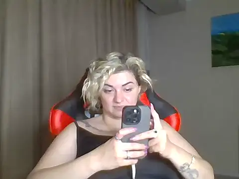 Snapshot of Wymini chatting on September 17, 2025, 8:11 pm Wymini online show from September 17, 2025, 8:11 pm