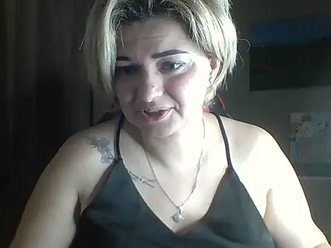 Snapshot of Wymini chatting on October 3, 2025, 10:11 pm Wymini online show from October 3, 2025, 10:11 pm