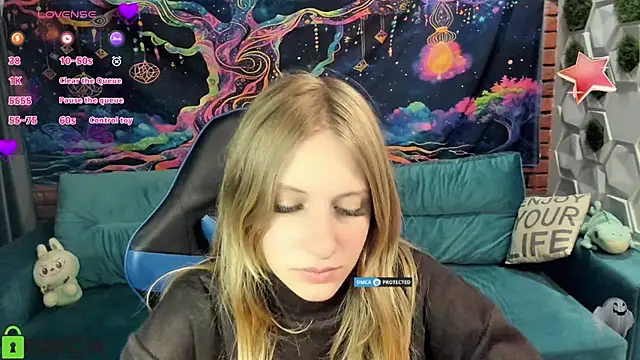 Snapshot of Olisa_fox chatting on October 5, 2025, 7:37 pm Olisa fox online show from October 5, 2025, 7:37 pm