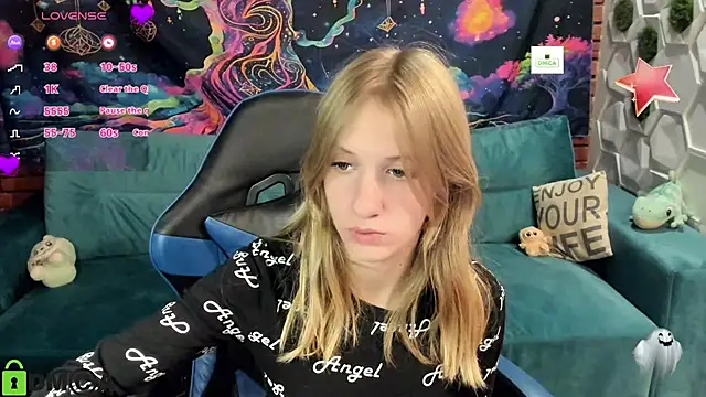 Snapshot of Olisa_fox chatting on October 16, 2025, 7:22 pm Olisa fox online show from October 16, 2025, 7:22 pm