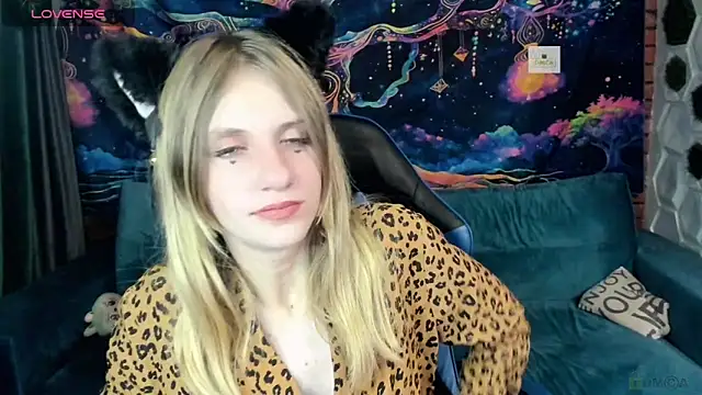 Snapshot of Olisa_fox chatting on October 31, 2025, 8:38 pm Olisa fox online show from October 31, 2025, 8:38 pm