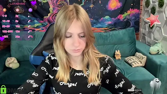 Snapshot of Olisa_fox chatting on October 17, 2025, 7:15 pm Olisa fox online show from October 17, 2025, 7:15 pm