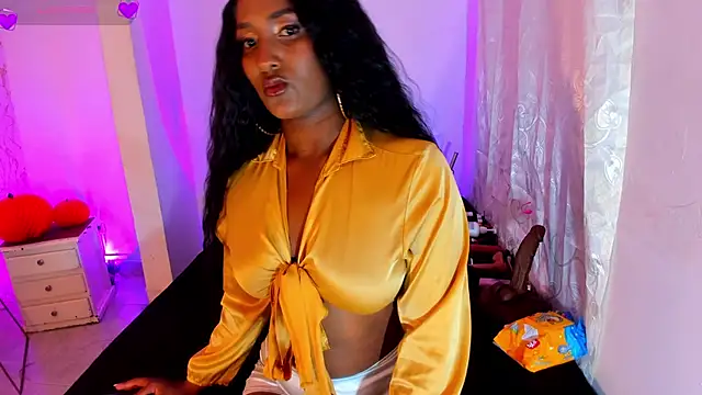 Snapshot of NAOMY_COOPER chatting on October 28, 2025, 8:41 pm NAOMY COOPER online show from October 28, 2025, 8:41 pm