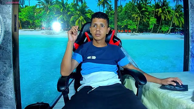 Snapshot of BigMonstercoks69 chatting on September 25, 2025, 2:06 am BigMonstercoks69 online show from September 25, 2025, 2:06 am