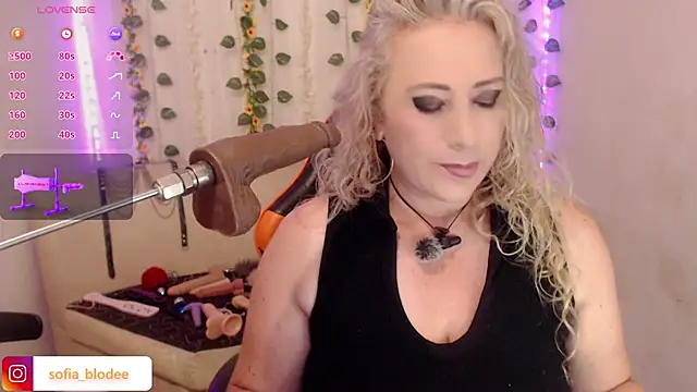 Snapshot of sofiacurvy_45 chatting on May 20, 2026, 9:01 pm sofiacurvy 45 online show from May 20, 2026, 9:01 pm