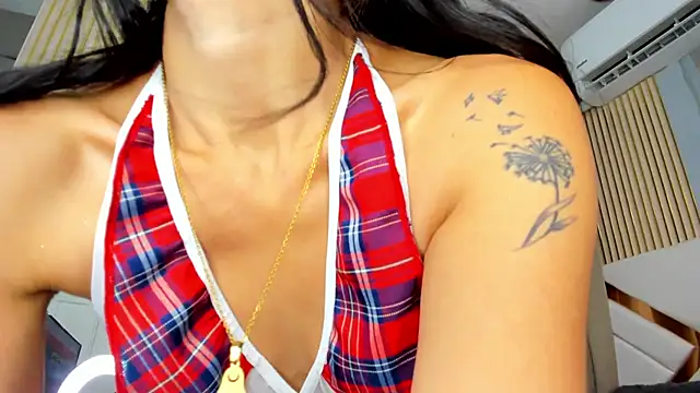 Mhia Sweet  online show from October 3, 2025, 3:35 pm