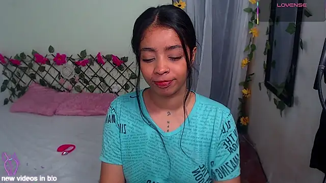 Snapshot of Angie_Lee01 chatting on September 19, 2025, 1:26 pm Angie Lee01 online show from September 19, 2025, 1:26 pm