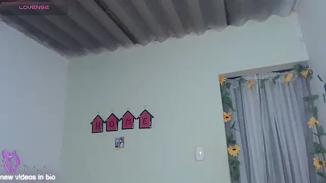 Snapshot of Angie_Lee01 chatting on October 20, 2025, 12:49 pm Angie Lee01 online show from October 20, 2025, 12:49 pm