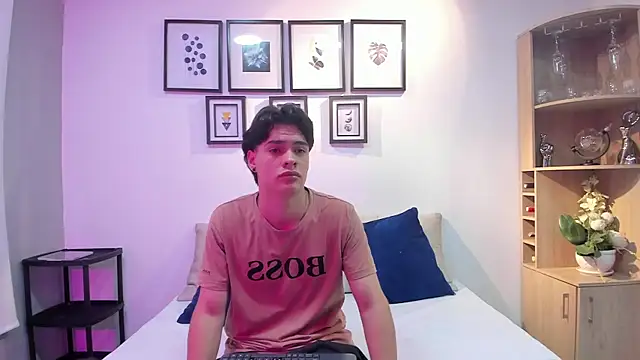 Snapshot of BenitoSaenz chatting on September 27, 2025, 12:44 pm BenitoSaenz online show from September 27, 2025, 12:44 pm